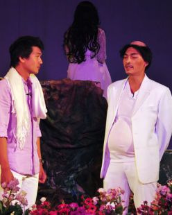 TÌNH YÊU NỔI LOẠN