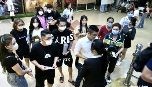 KHÁN GIẢ ĐÂU CÓ THỜ Ơ SÂN KHẤU VÀ RẠP PHIM
